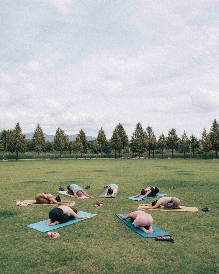 Simple sequence of gentle movement breaks between work periods